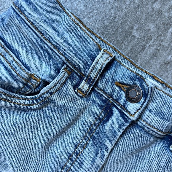 Wilfred Free Nikki Relaxed Denim Shorts - Picture 6 of 6